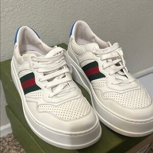 Gucci White Leather Sneakers with Green and Red Web Stripe